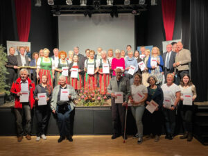 Gruppenfoto der Nominierten der Kategorie "Natur und Umwelt erhalten" beim Fest der Alltagsheldinnen und Helden im November 2024 im Hotel Ambio in Ludersdorf